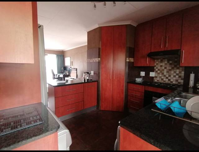 2 BEDROOM TOWNHOUSE SOLD IN AMBERFIELD